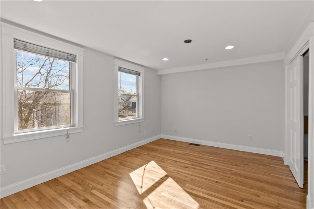 26 Marshall St # 26R