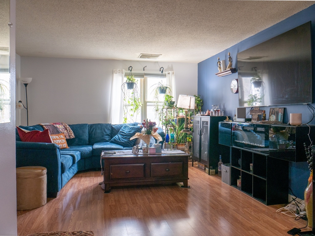 25 Longworth Ave # 11