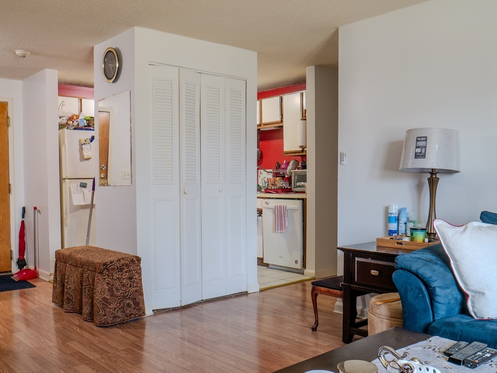 25 Longworth Ave # 11