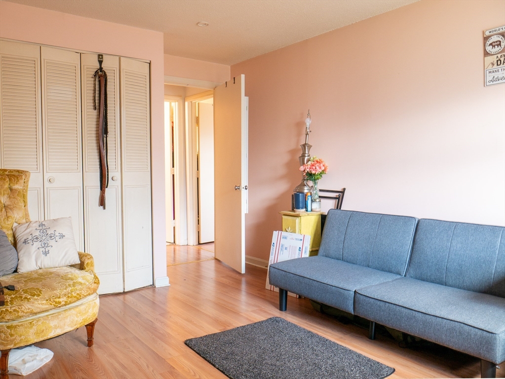 25 Longworth Ave # 11