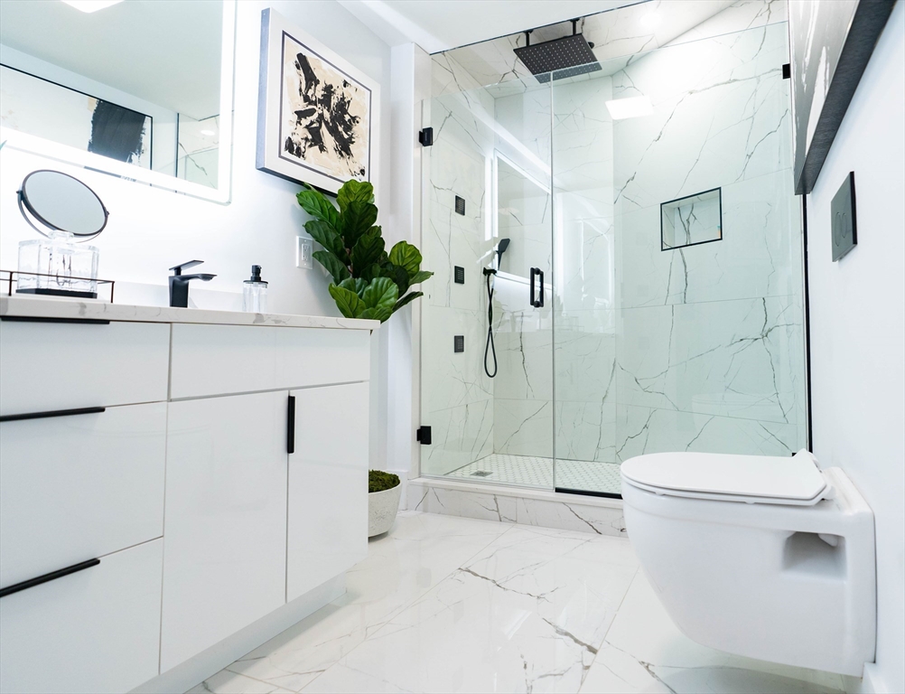 567 Park St # b Unit: 1 and b