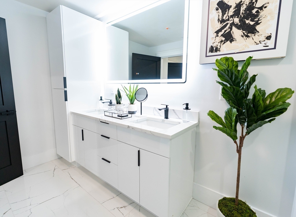 567 Park St # b Unit: 1 and b