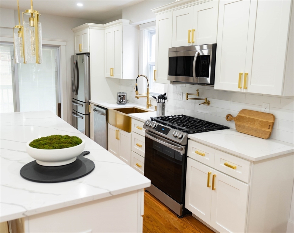 567 Park St # b Unit: 1 and b