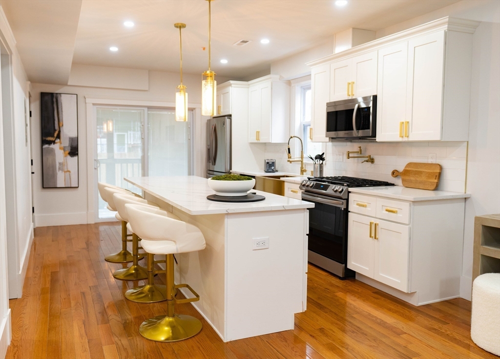 567 Park St # b Unit: 1 and b