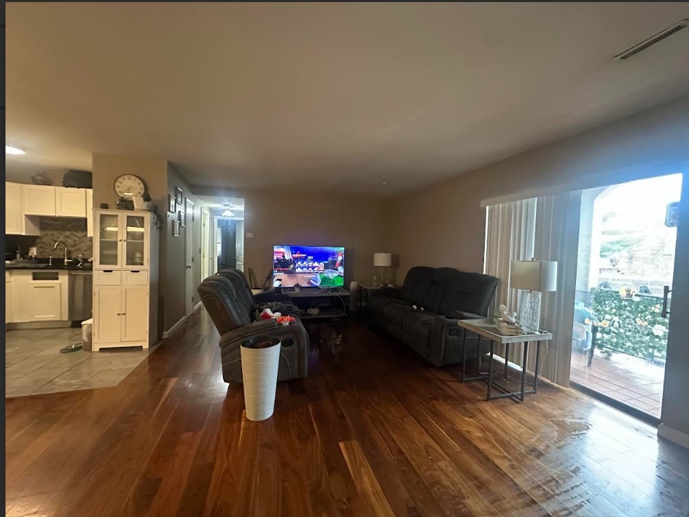 685 Oak St # 8 Unit: 4-8