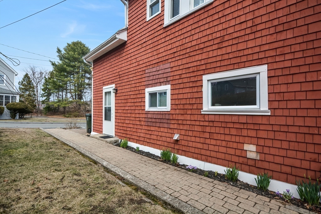 21 Cemetery St # 21