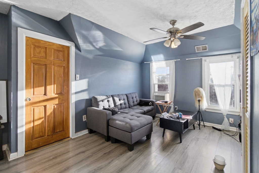 3886-3888 Washington