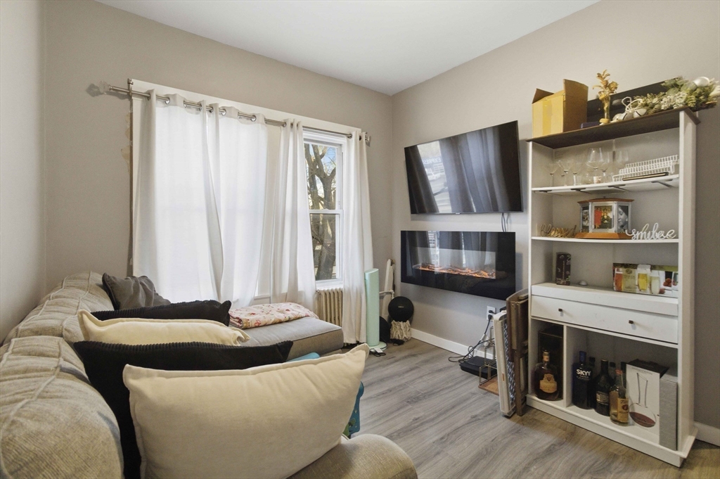 3886-3888 Washington