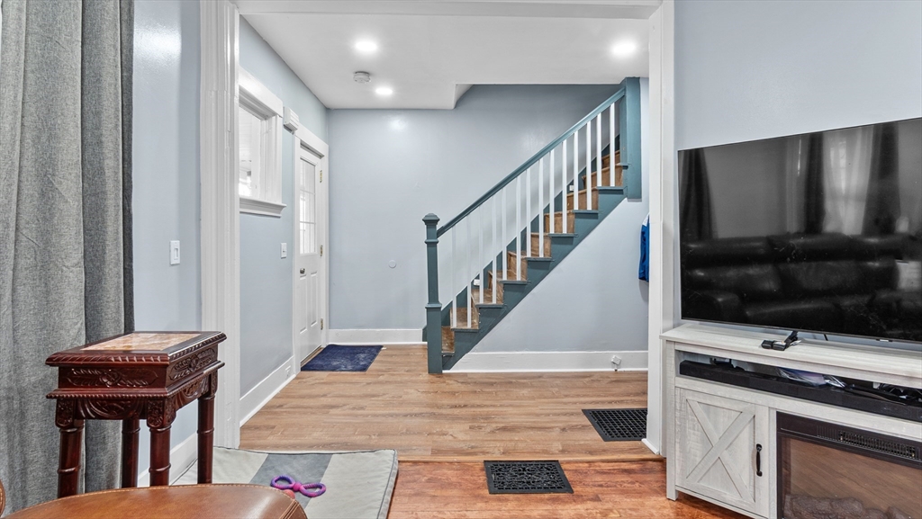 6-8 Crescent Street # 6