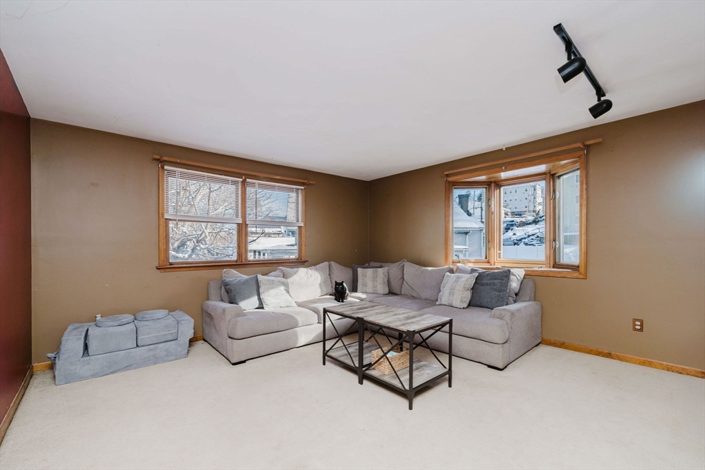 195 Crescent St. # 3