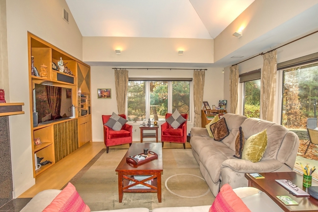 70 Tennyson Dr