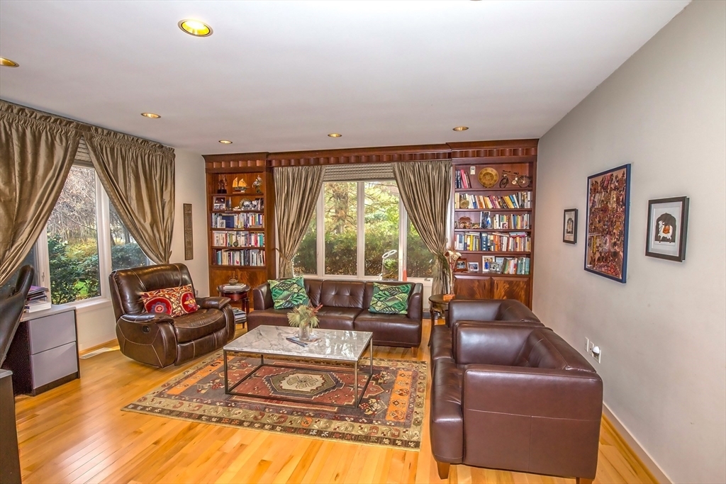 70 Tennyson Dr