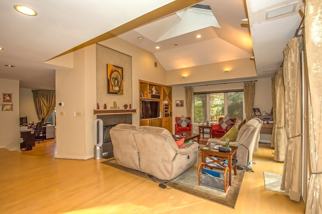 70 Tennyson Dr