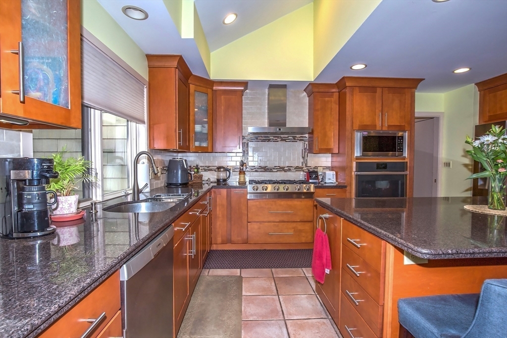 70 Tennyson Dr