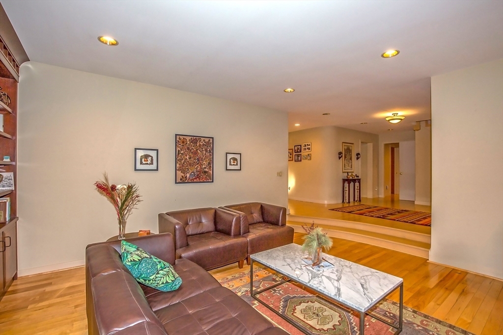 70 Tennyson Dr