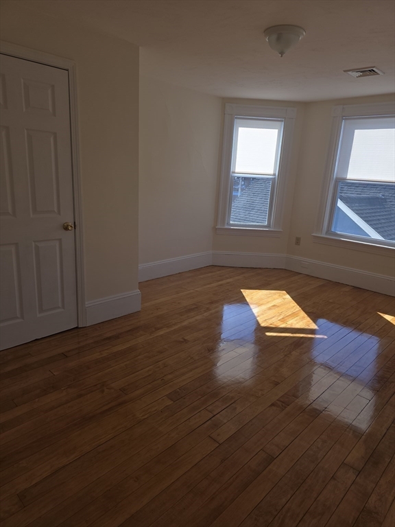 23-25 East Chestnut