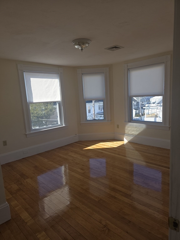 23-25 East Chestnut