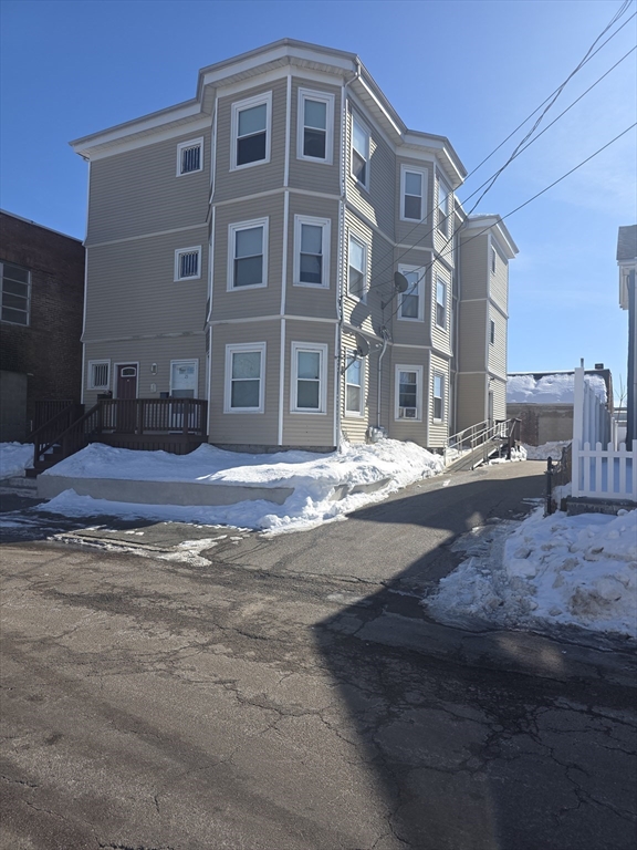 23-25 East Chestnut