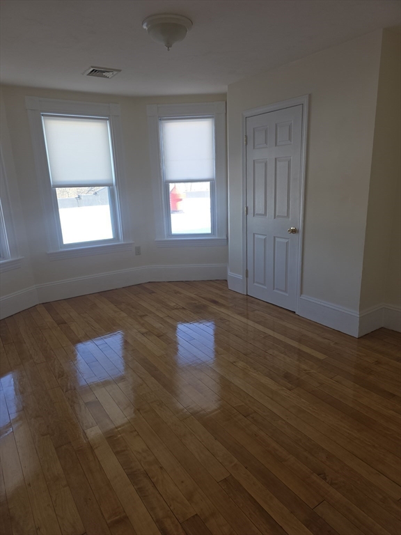 23-25 East Chestnut