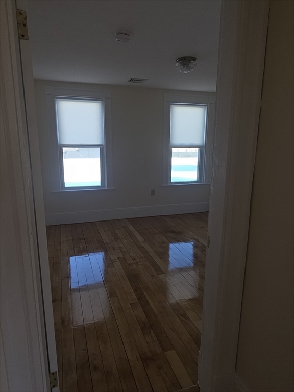 23-25 East Chestnut
