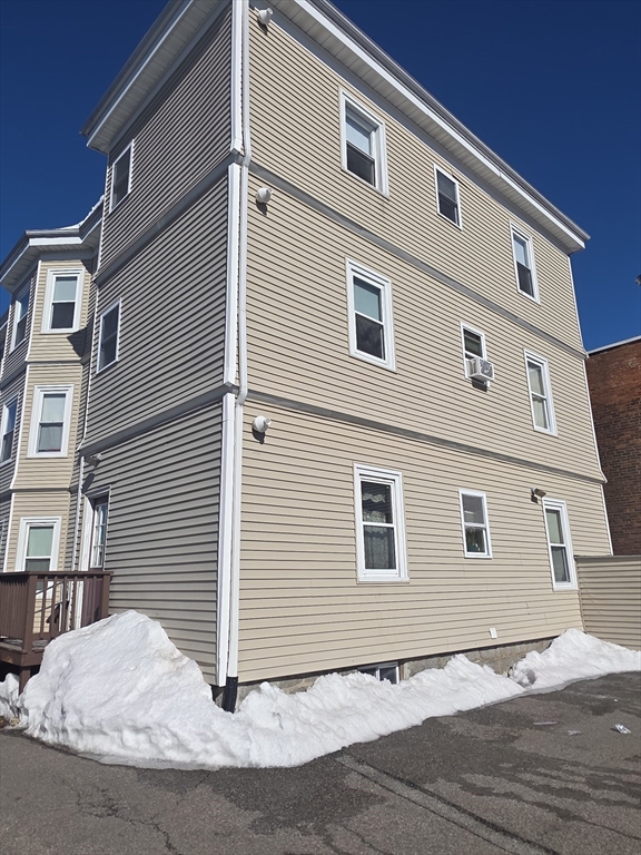 23-25 East Chestnut
