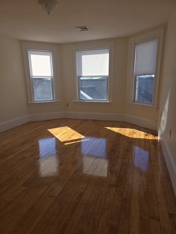 23-25 East Chestnut
