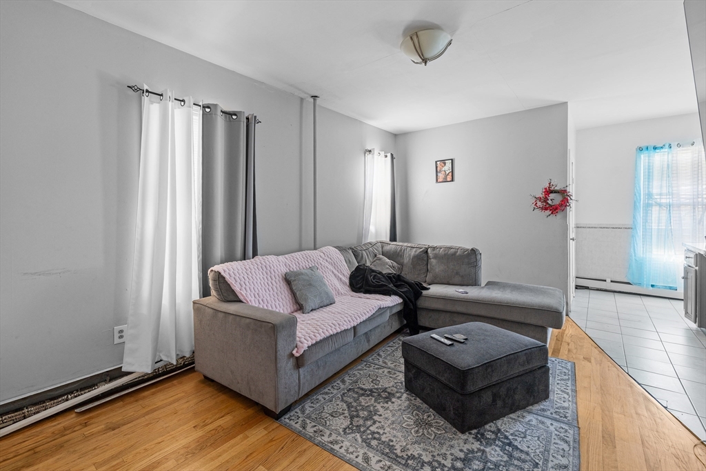 8 Elder St