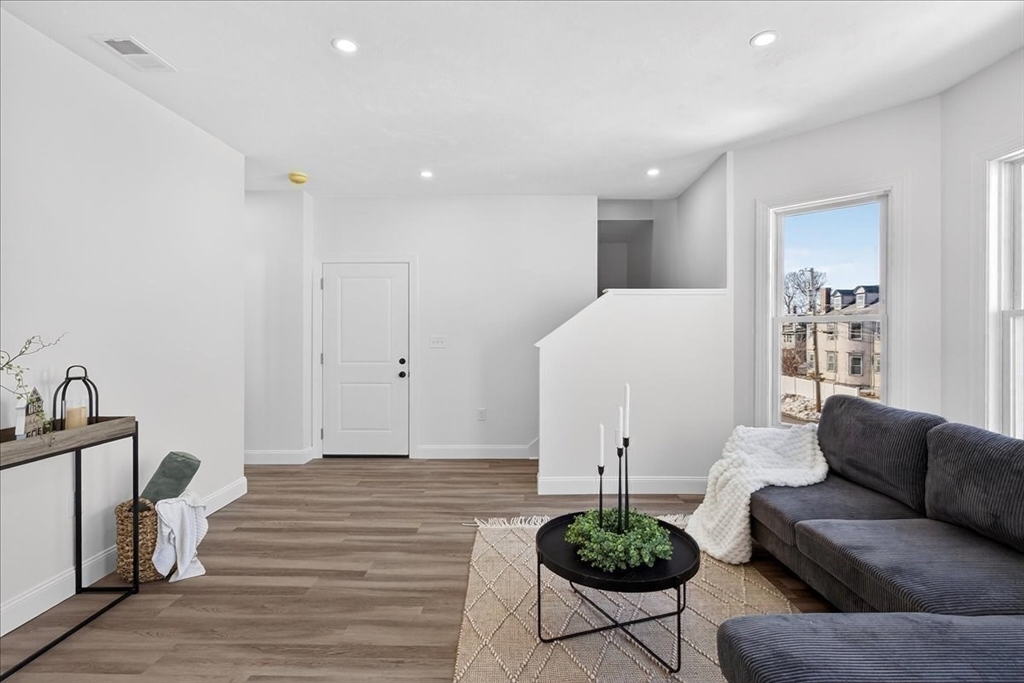 34 Winthrop St