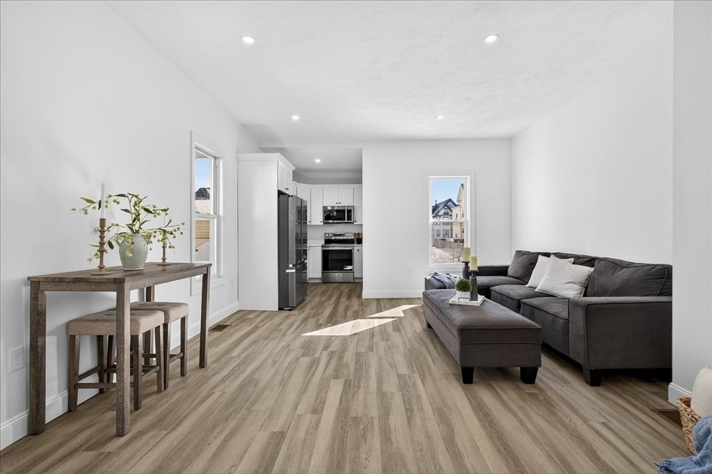 34 Winthrop St
