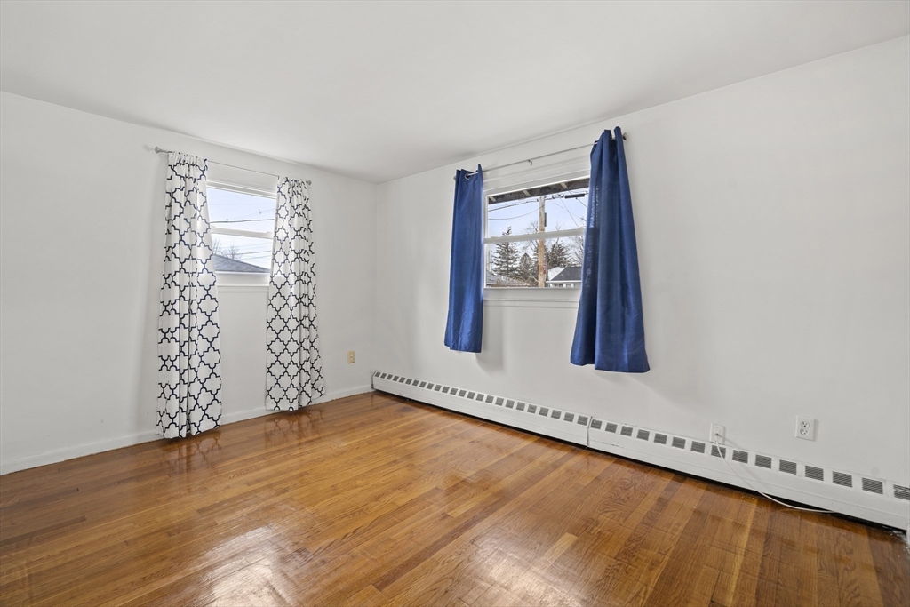 276 Oak St