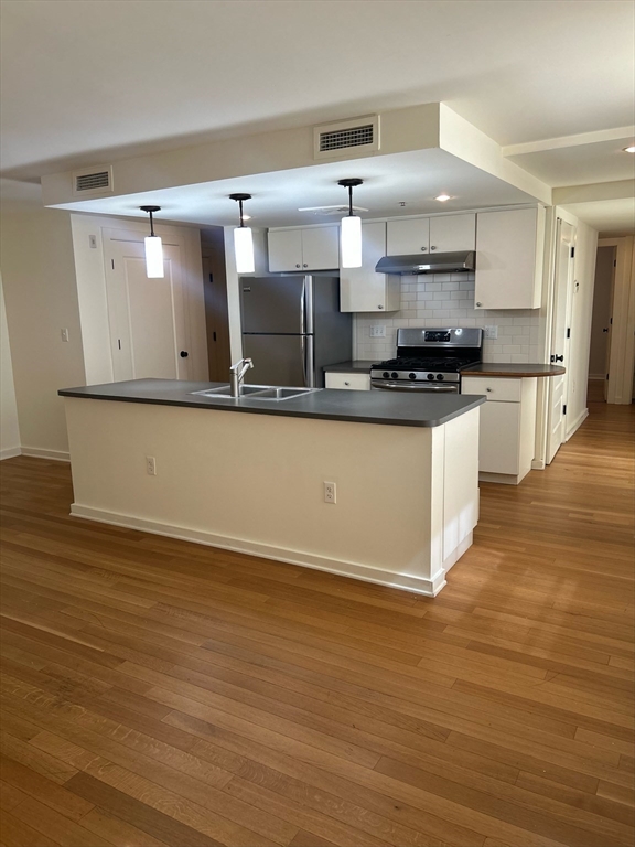 10 Linwood St # 1