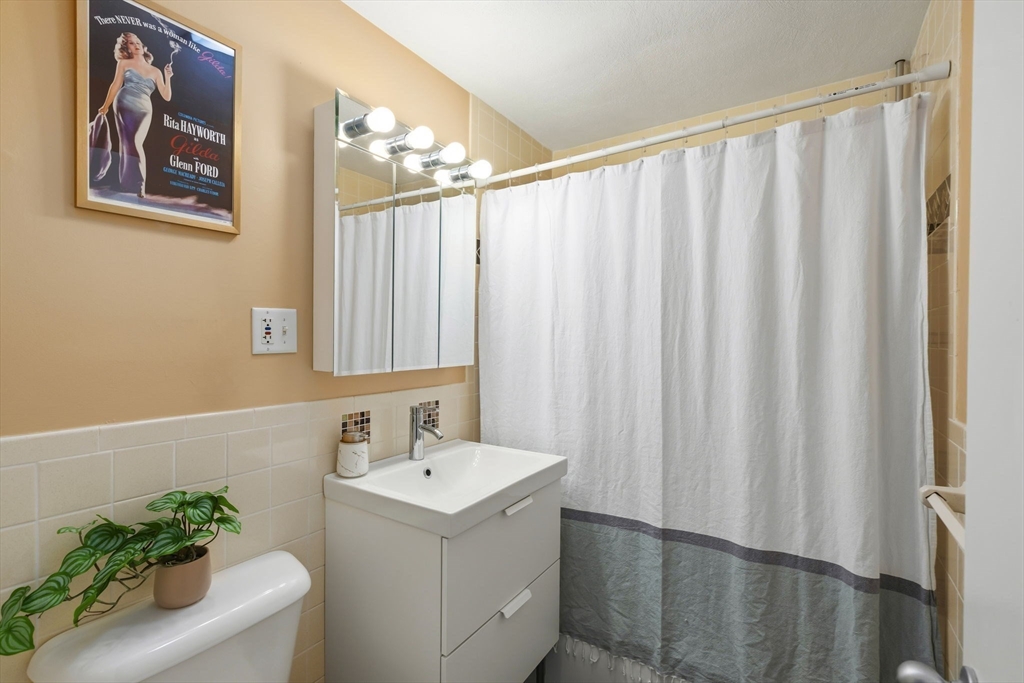 32 Whites Ave # E441