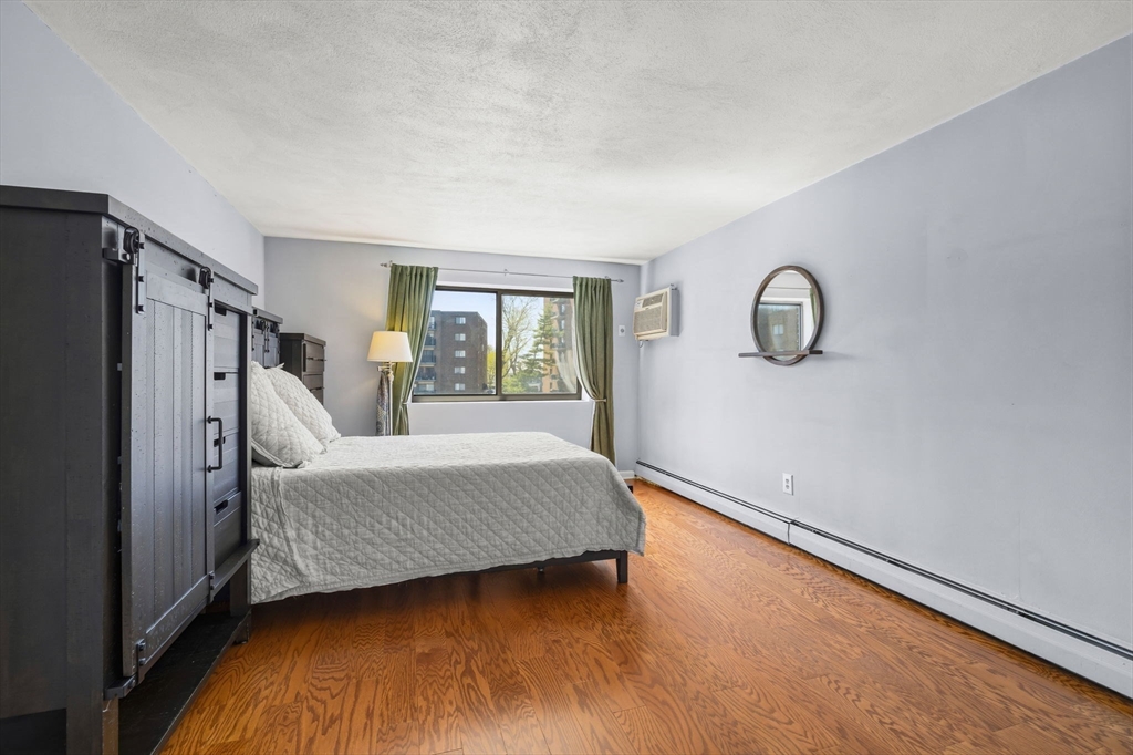 32 Whites Ave # E441