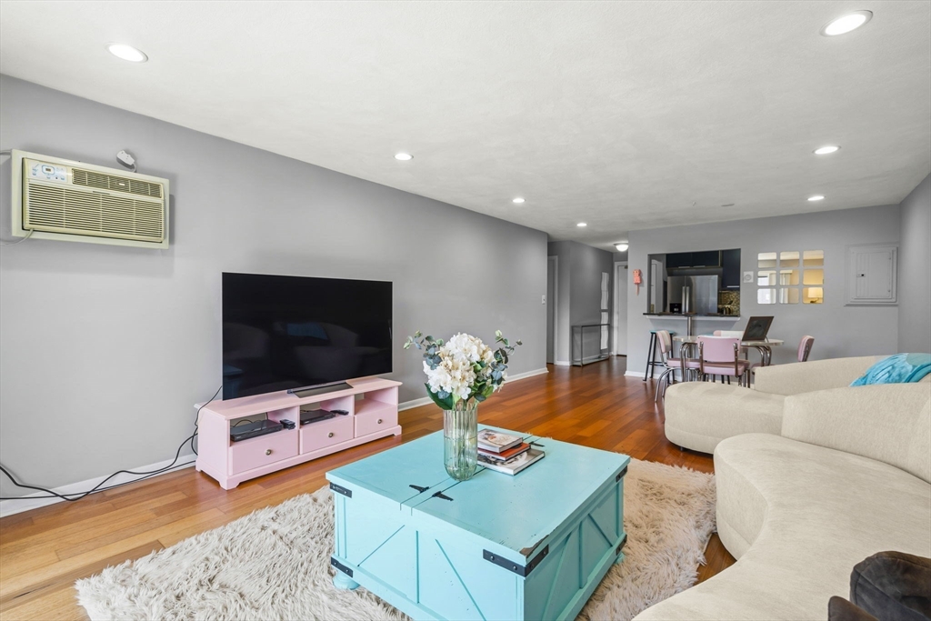 32 Whites Ave # E441