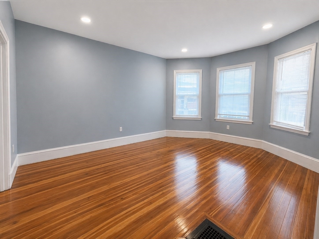 9 Nightingale St # 2