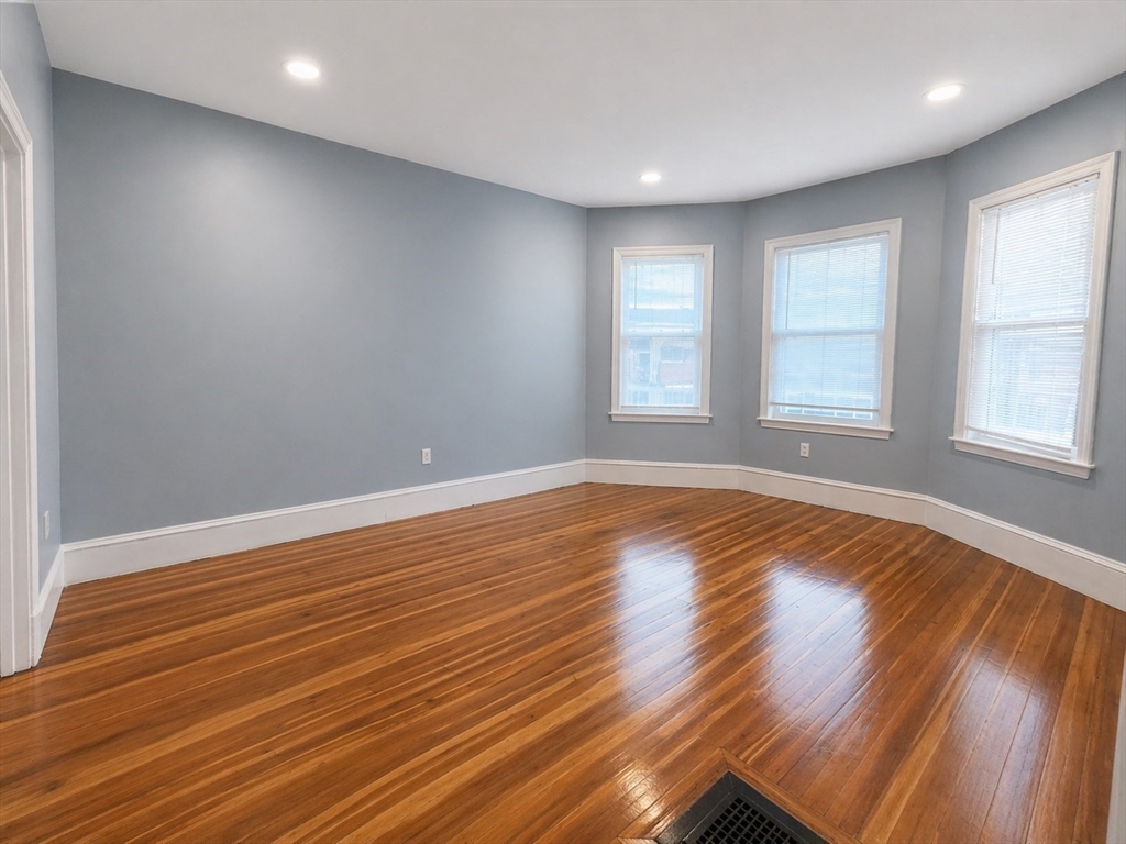 9 Nightingale St # 2