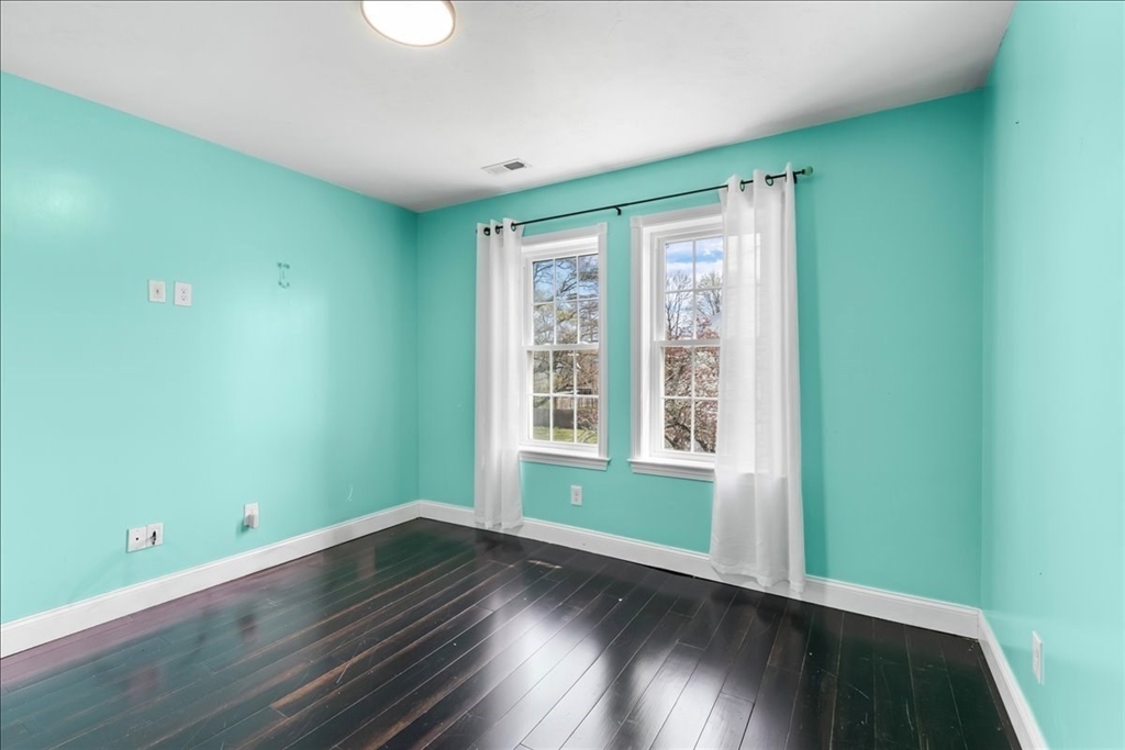 32 Byron Ave