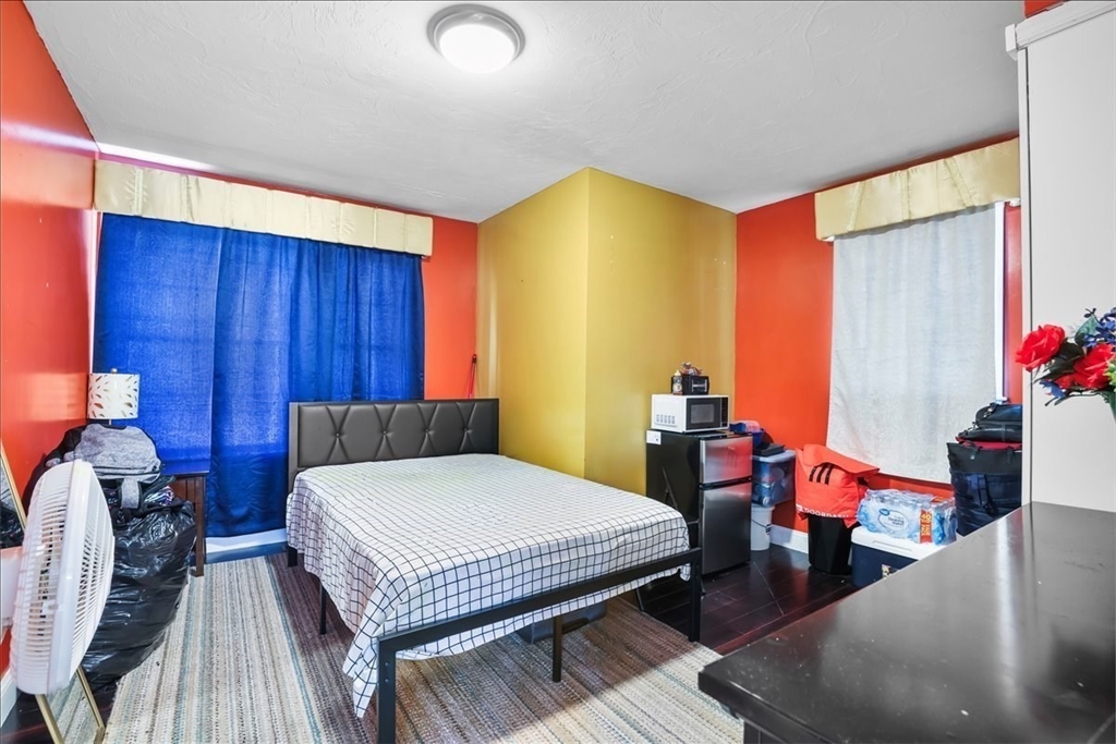 32 Byron Ave