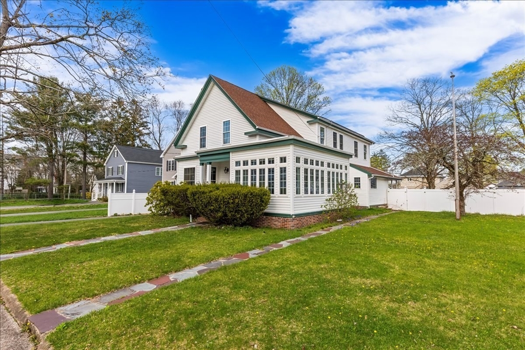 32 Byron Ave