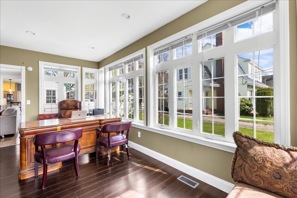 32 Byron Ave