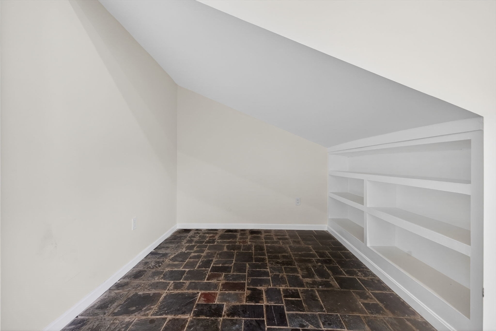 60 Laurelwood # 3 Unit: 32-3
