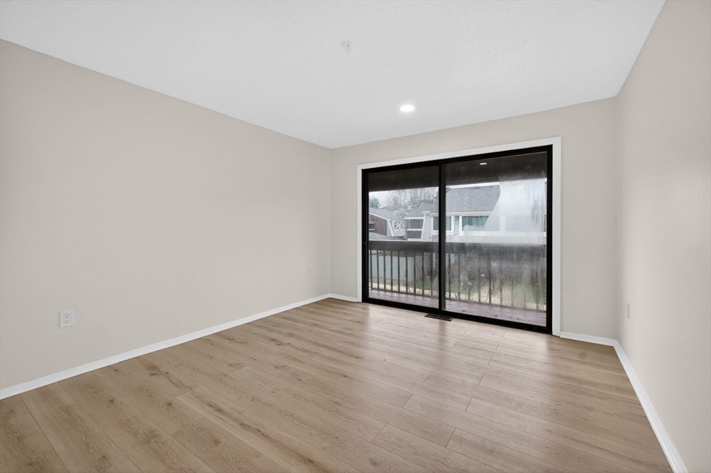 60 Laurelwood # 3 Unit: 32-3