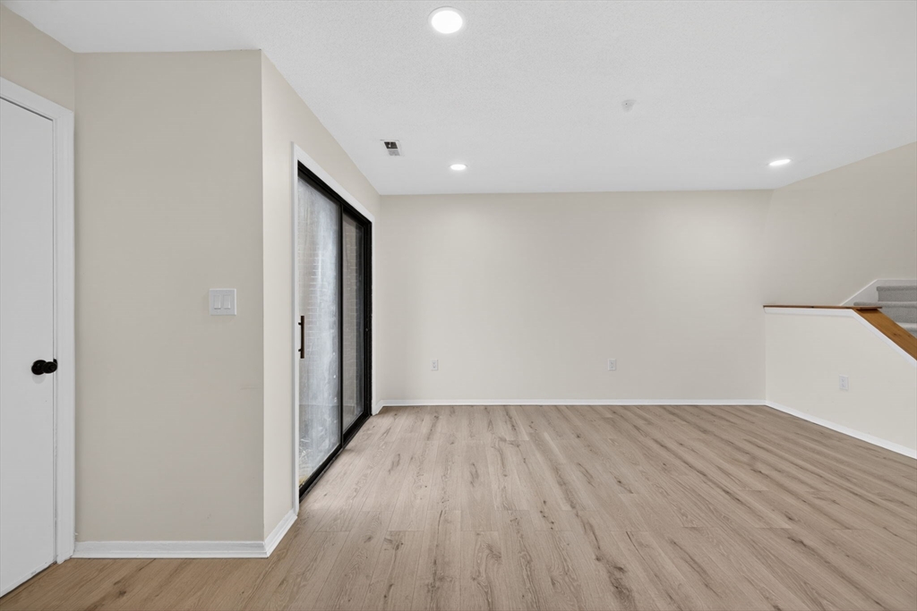 60 Laurelwood # 3 Unit: 32-3