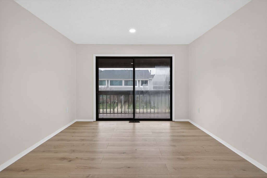 60 Laurelwood # 3 Unit: 32-3