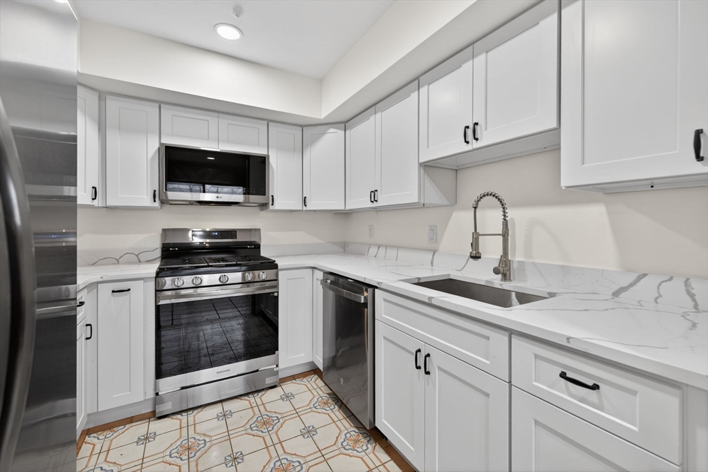 60 Laurelwood # 3 Unit: 32-3