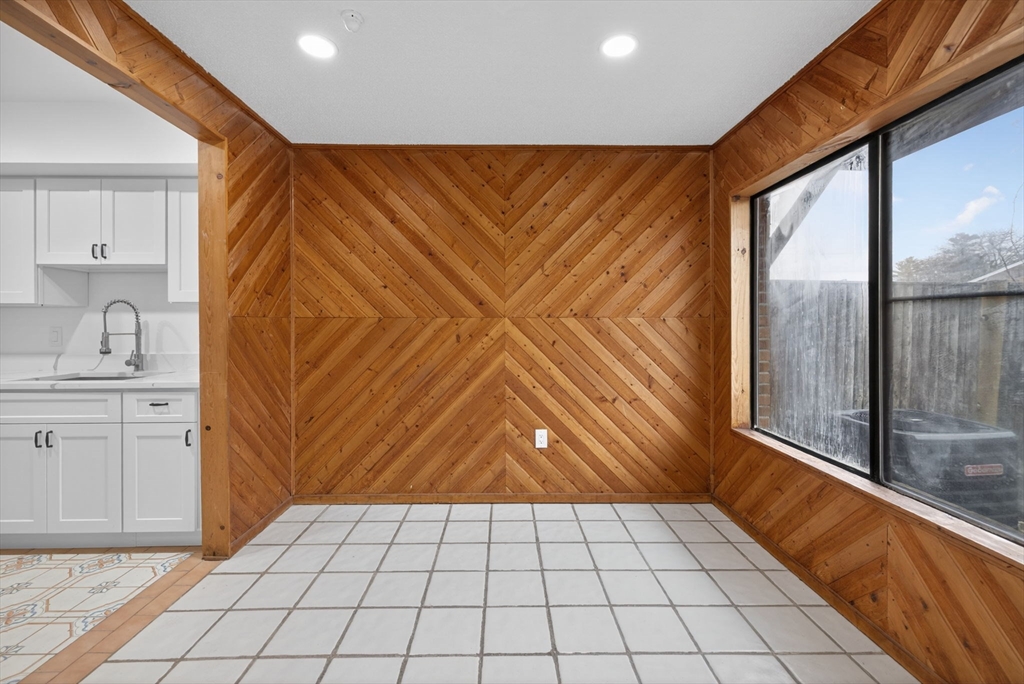 60 Laurelwood # 3 Unit: 32-3