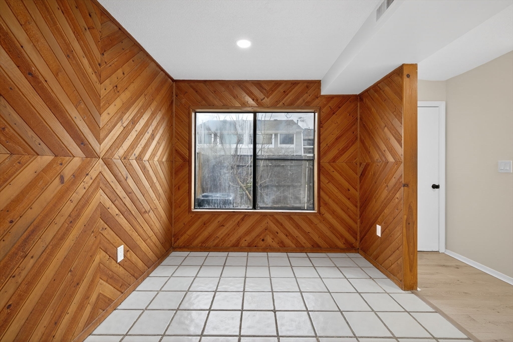 60 Laurelwood # 3 Unit: 32-3