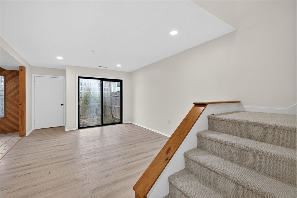 60 Laurelwood # 3 Unit: 32-3
