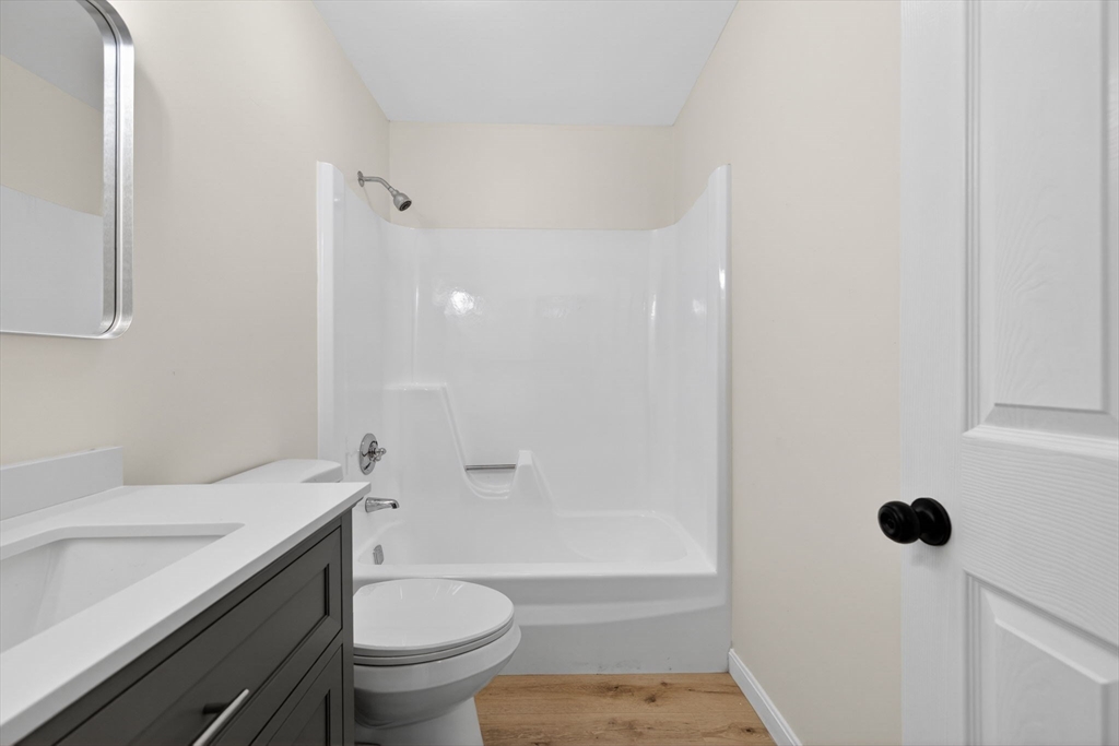 60 Laurelwood # 3 Unit: 32-3