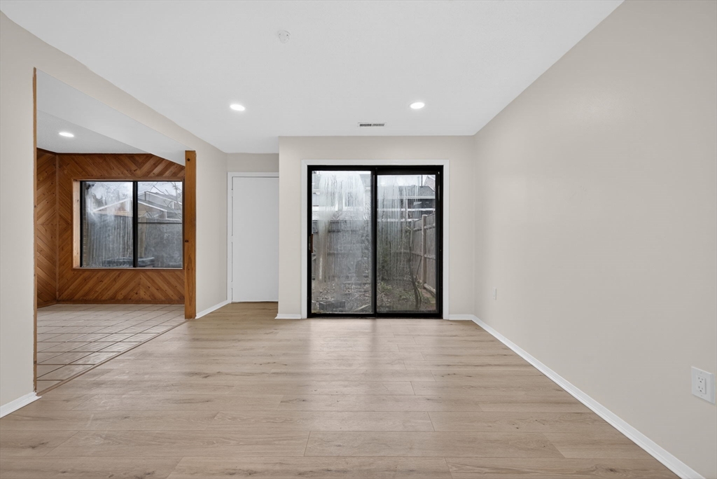60 Laurelwood # 3 Unit: 32-3
